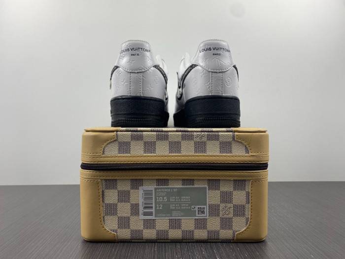 NIKE AIR FORCE SNEAKERS