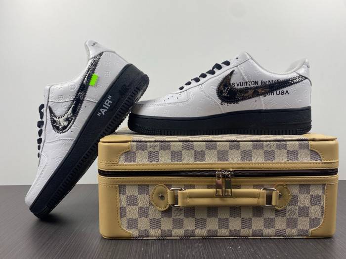 NIKE AIR FORCE SNEAKERS