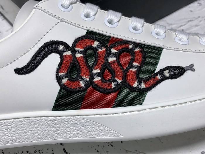 G*u*i ace embroidered low-top sneaker white with snake