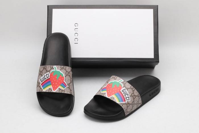 G*u*i slippers