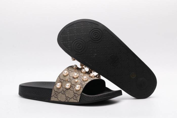 G*u*i slippers