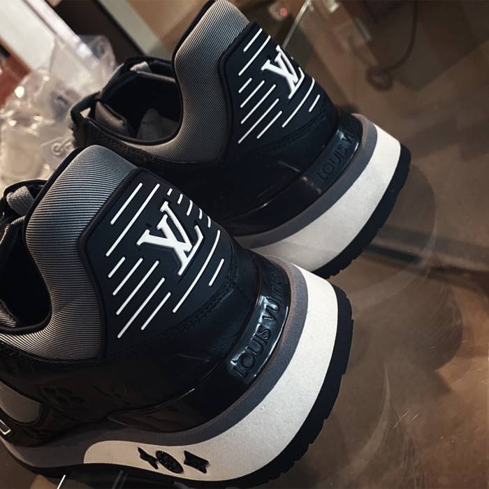 LOUI VUITTO SNEAKER