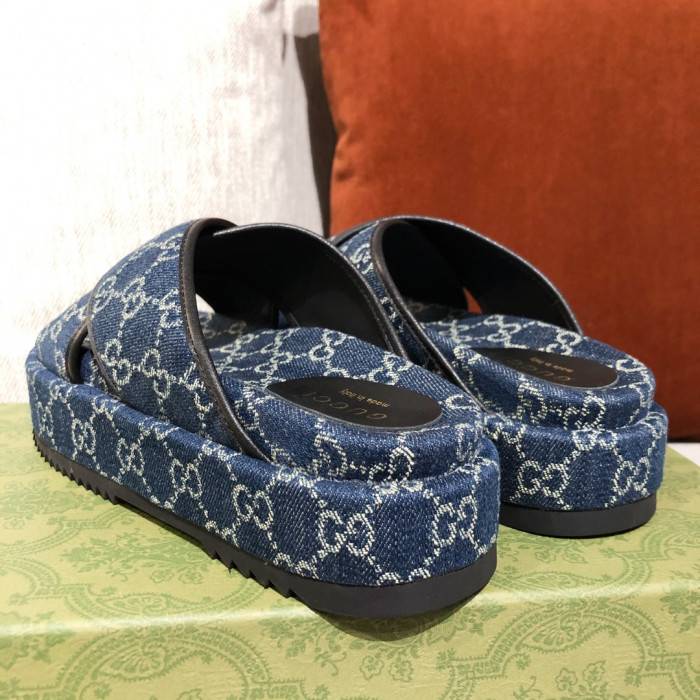 G*u*i slippers