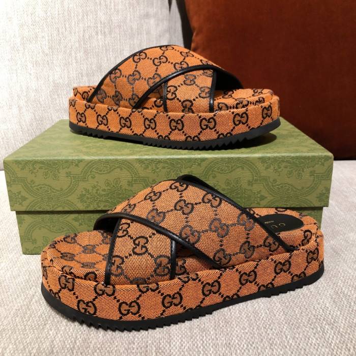 G*u*i slippers