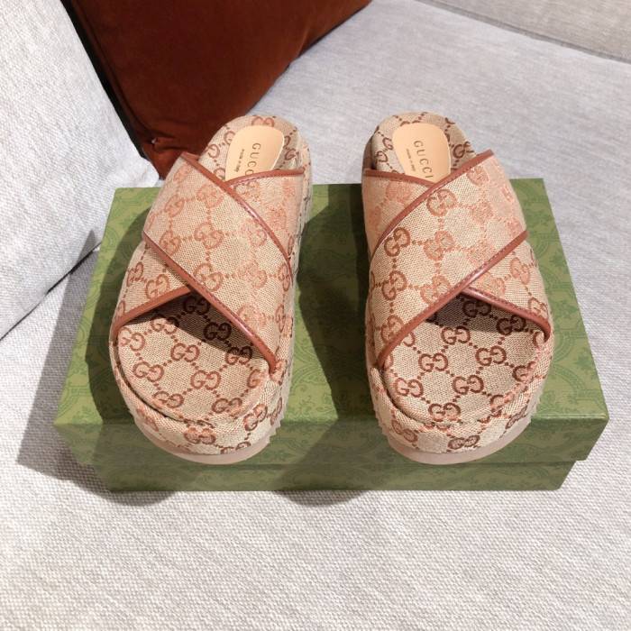 G*u*i slippers