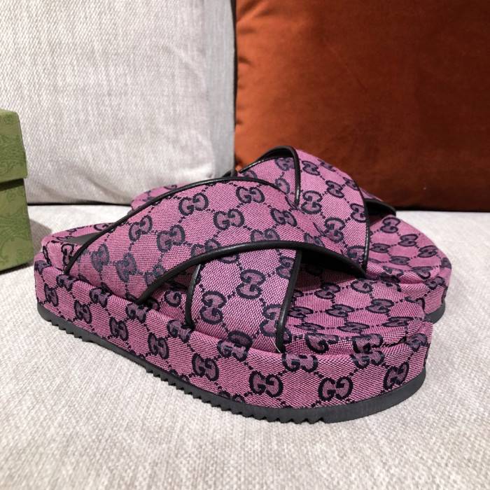 G*u*i slippers