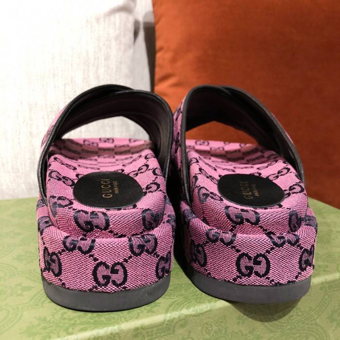 G*u*i slippers