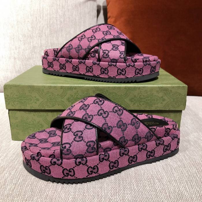G*u*i slippers