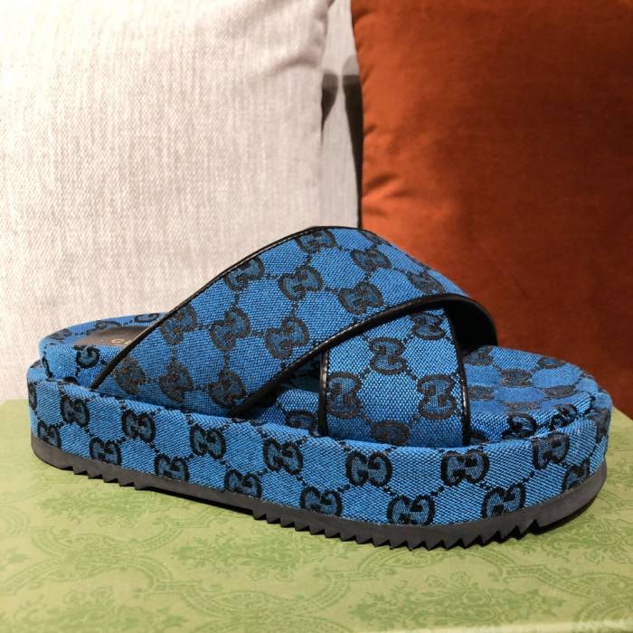 G*u*i slippers