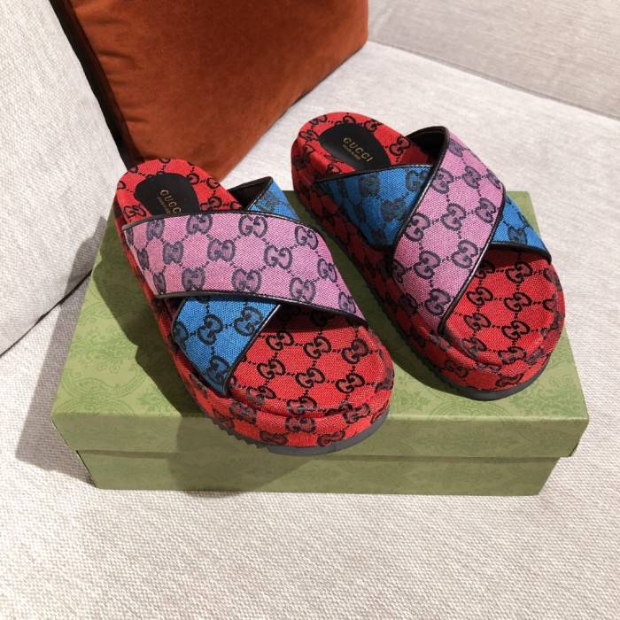 G*u*i slippers