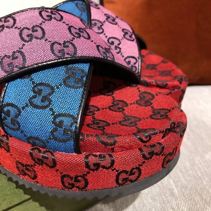 G*u*i slippers