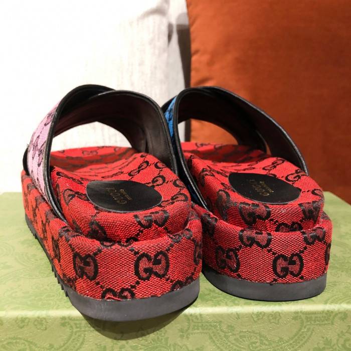 G*u*i slippers