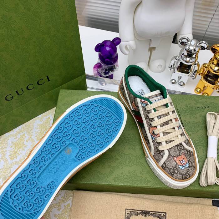 G*u*i sneaker