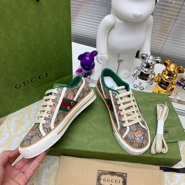 G*u*i sneaker