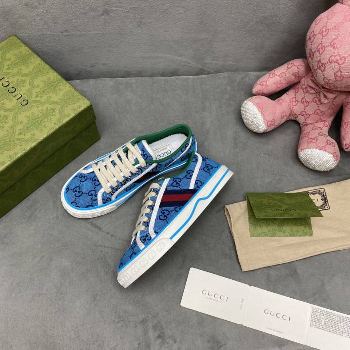 G*u*i sneaker
