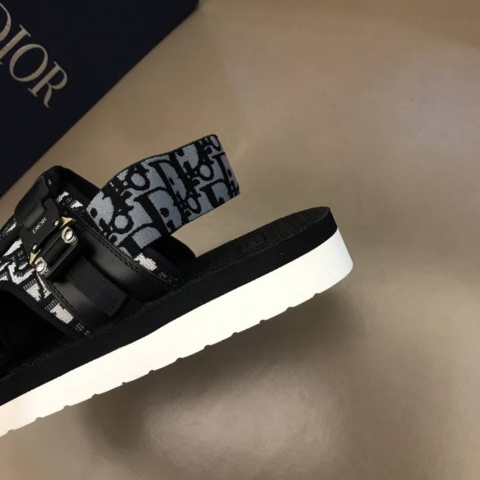D10R SANDALS