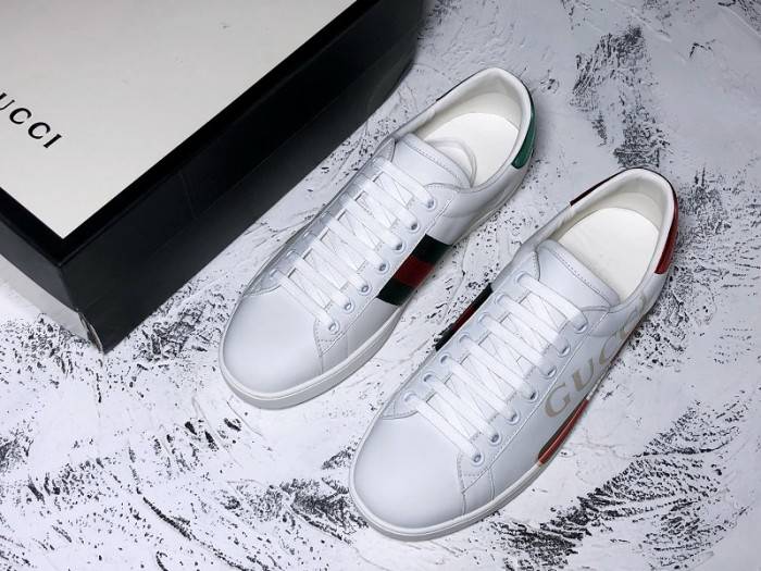 G*u*i ace embroidered low-top sneaker white with logo