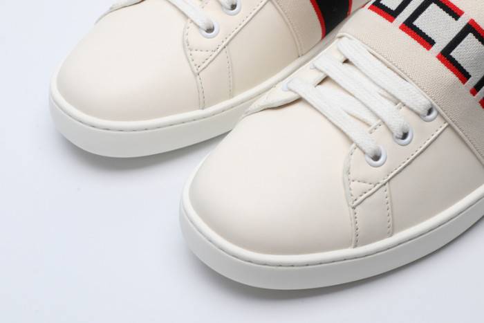 G*u*i ace embroidered low-top sneaker