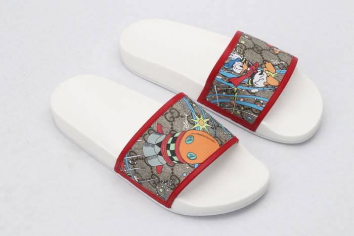 G*u*i slippers