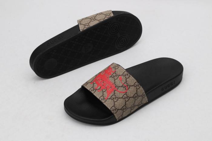 G*u*i slippers