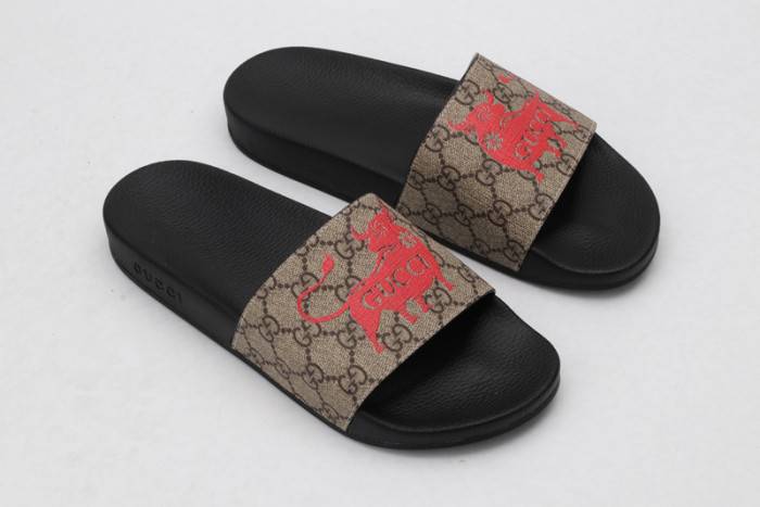 G*u*i slippers