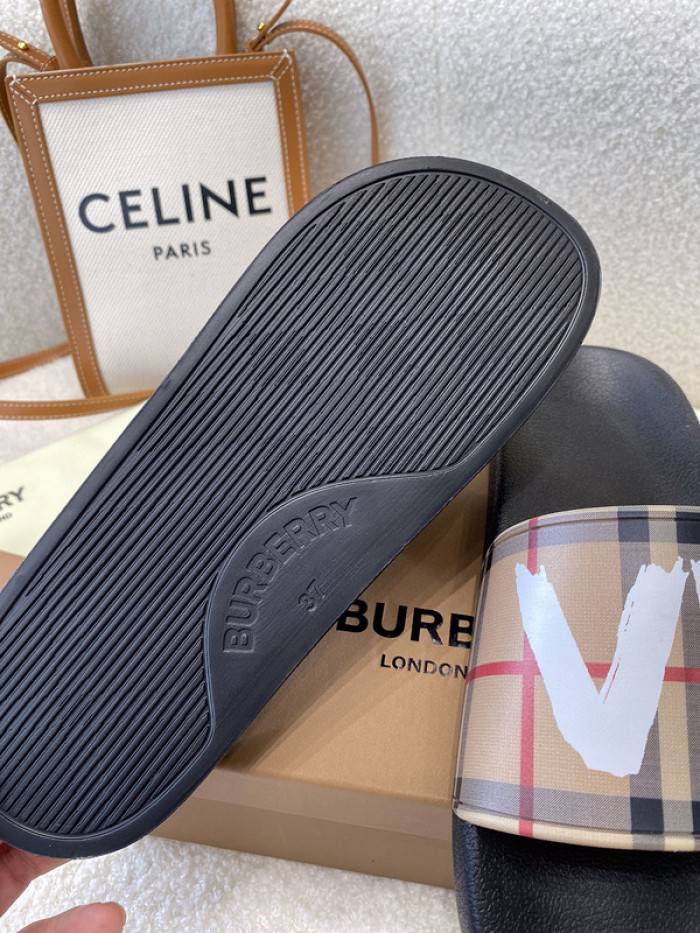BUR_BERRY SLIPPERS