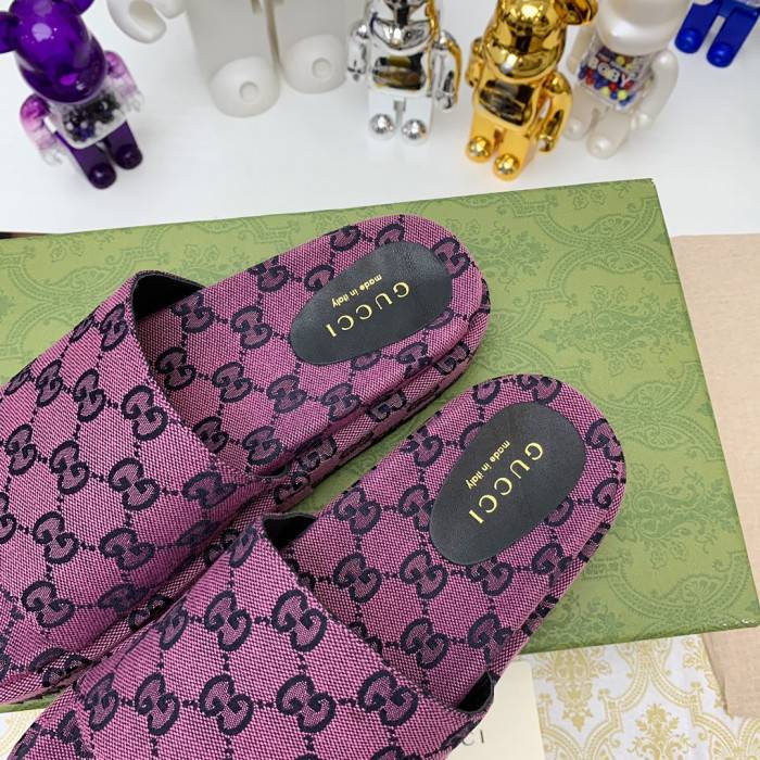 G*u*i slippers