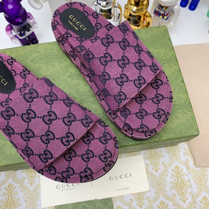 G*u*i slippers
