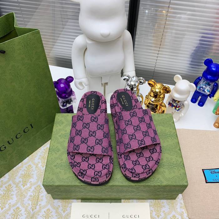 G*u*i slippers