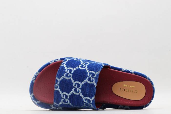G*u*i slippers