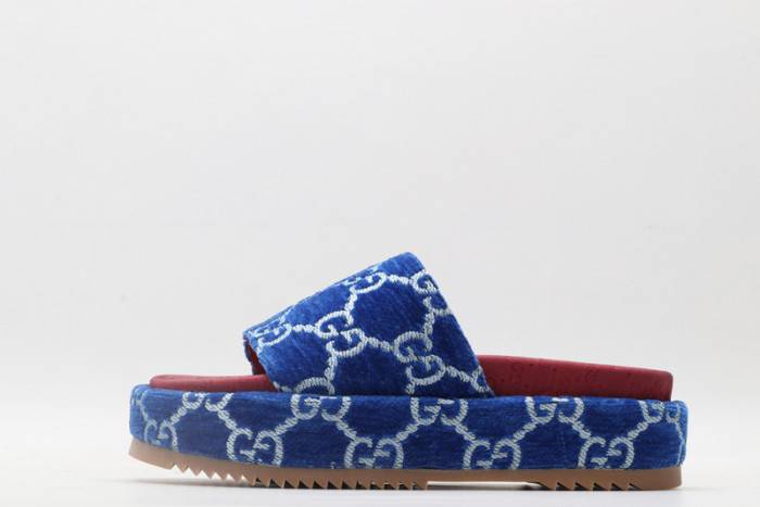 G*u*i slippers