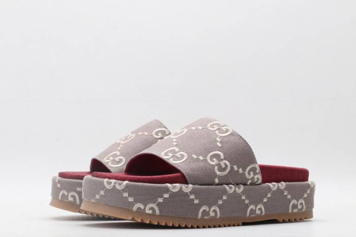 G*u*i slippers
