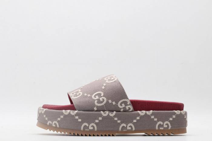 G*u*i slippers