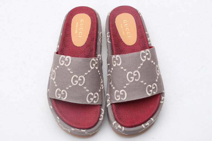 G*u*i slippers
