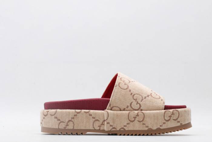 G*u*i slippers