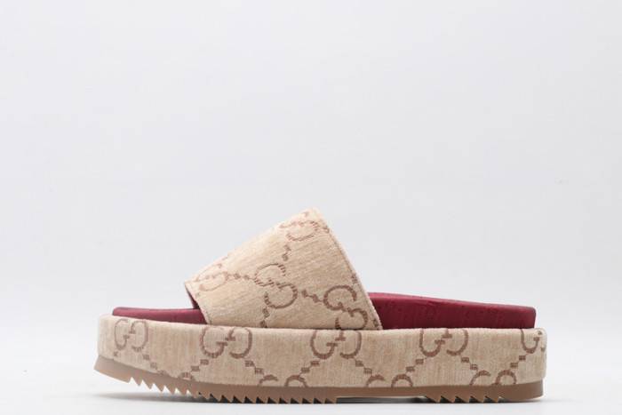 G*u*i slippers