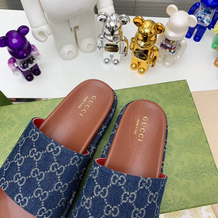 G*u*i slippers