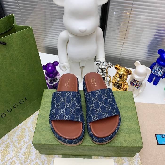 G*u*i slippers