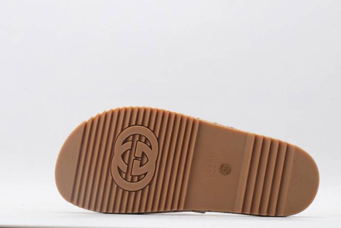 G*u*i slippers
