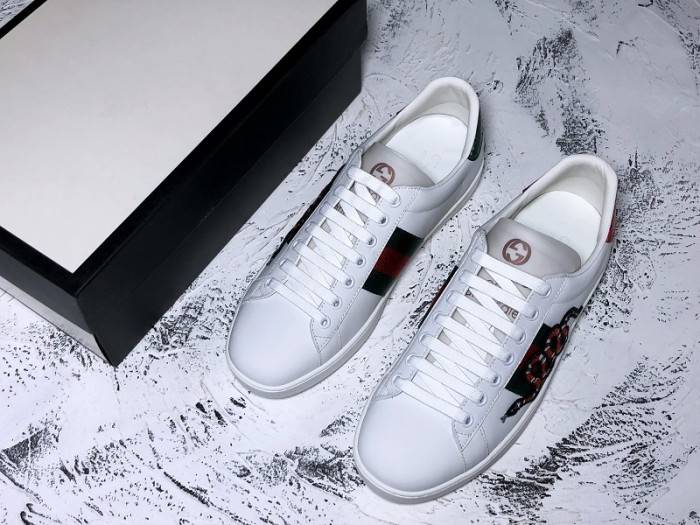 G*u*i ace embroidered low-top sneaker white with snake