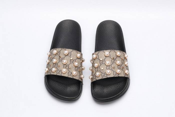 G*u*i slippers