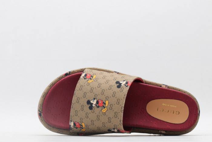 G*u*i slippers