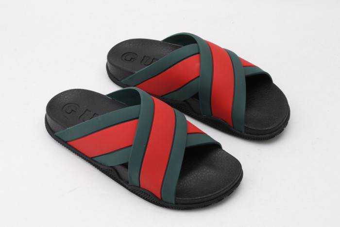 G*u*i slippers