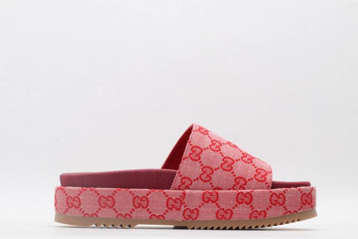 G*u*i slippers
