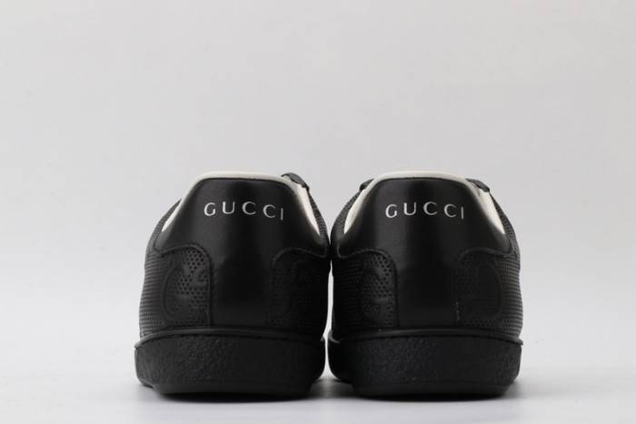 G*u*i ace embroidered low-top sneaker black