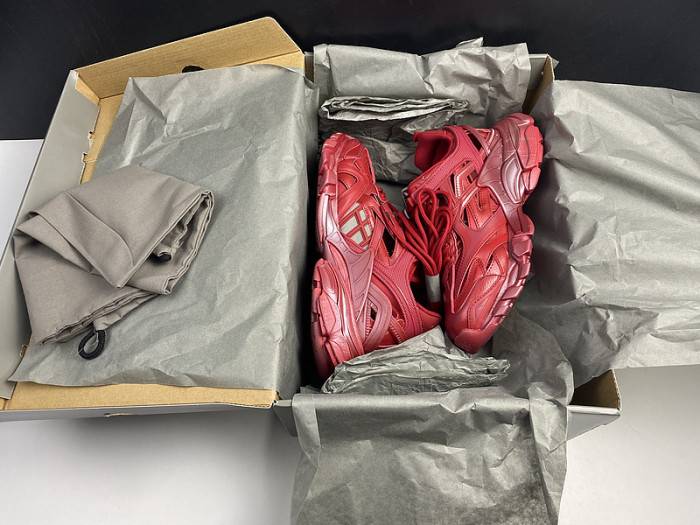 BLCG Track.2 Pearl Red 570391 W2GN3 2029