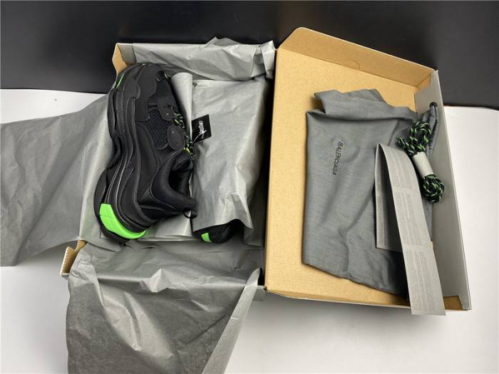 BLCG Sneaker Triple.s.Gomma black and green 524039-W2PW1-4881