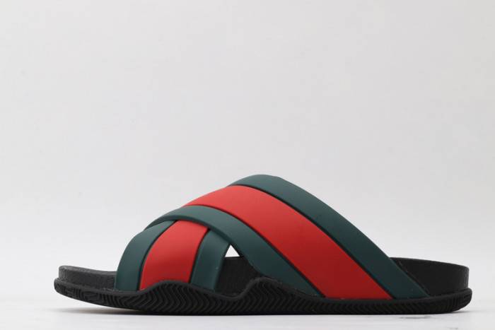 G*u*i slippers
