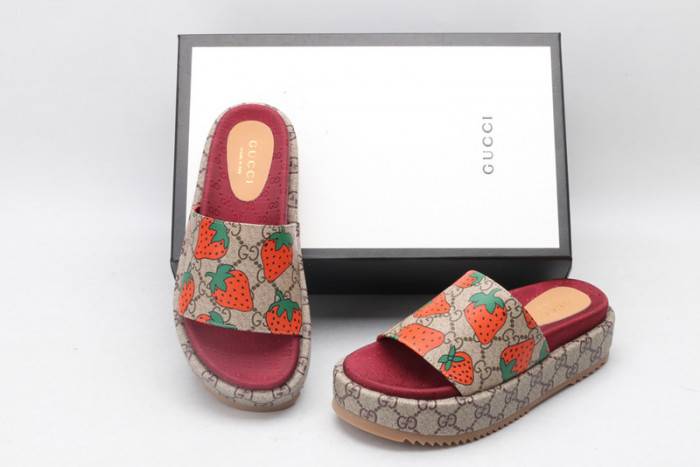 G*u*i slippers