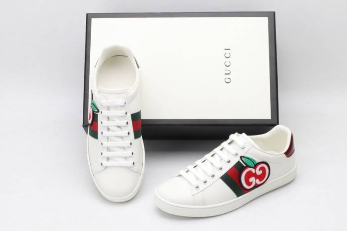G*u*i ace embroidered low-top sneaker 611377d0pe09064